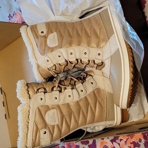 NWT Sorel Tofino II Boots - size 8